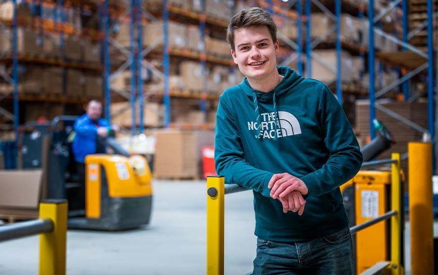 Op drukke dagen gaan er 45.000 colli’s de deur uit