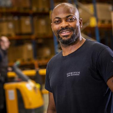 Osazee Murphy Ontdek Osazee's werkdag bij Kaemingk