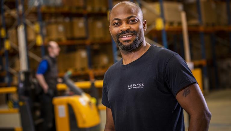 Osazee Murphy Ontdek Osazee's werkdag bij Kaemingk